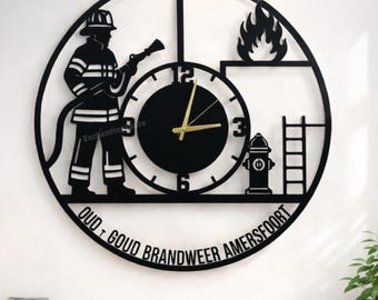 Personalisierte Feuerwehrmann Metall Wanduhr für Wohnzimmer Dekor, Feuerwache Wandschild, Geschenk für Feuerwehrmann