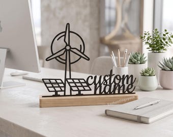 Metalen naamplaatje voor hernieuwbare energie, gepersonaliseerde bureaudecoratie met windturbine en zonnepanelen, ideaal als cadeau voor een ingenieur.