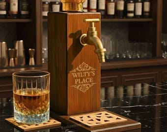 Houten whiskydispenser met gegraveerde naam, gepersonaliseerde drankdispenser voor thuisbar en mancave, drankkaraf, uniek cadeau voor hem