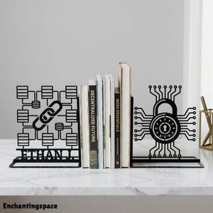 Gepersonaliseerde metalen boekensteunen met blockchain-thema, boekensteunen met cybersecurity-thema voor de inrichting van IT-kantoren.