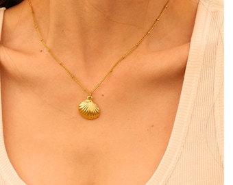 Shell Pendant Necklace • 18K Gold Plated • Charm Necklace  •  Summer Necklace  •  Tiny Shell Necklace  •  Dainty Shell Necklace