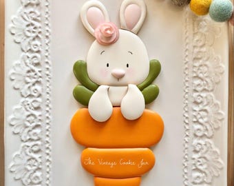 The Vintage Cookie Jar's Bunny In A Carrot Cookie Cutter Set 4 pc