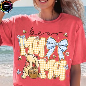 Pode incluir: Uma placa de madeira r&uacute;stica com o texto "Welcome to our home" em letras brancas. A placa apresenta um acabamento desgastado e um design simples e convidativo, perfeito para uma varanda ou entrada.