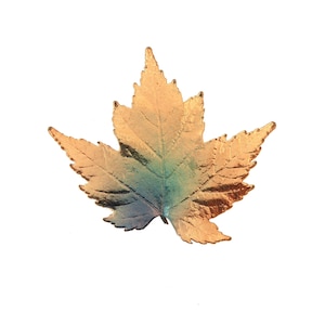 Broche vintage de 2,25" con diseño de hoja de arce, grande, brillante, de color cobre, verde y azul, con un toque de otoño, con un toque de elfo del bosque.