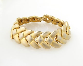 1990s Vintage matte gold chevron puffy boomerang link abstract geometric futuristic chunky statement wide link claw pyramid stud bracelet
