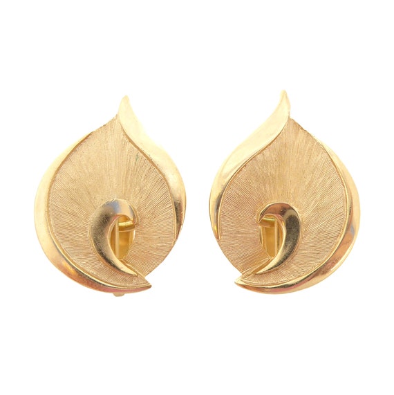 1950s Vintage Crown Trifari gold single flame fire leaf mid century retro shiny simple minimal minimalist everyday clip on earrings