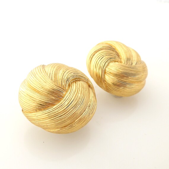 1980s Vintage gold etched rounded dome knot chunk… - image 2