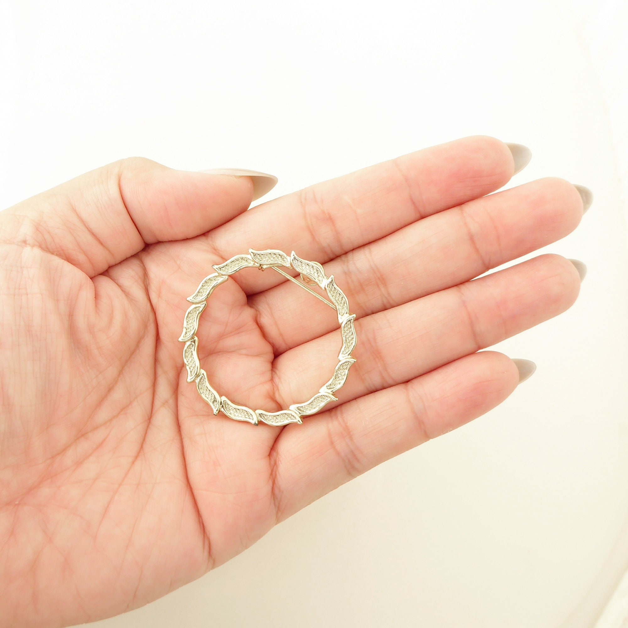 1960s Vintage Gerrys Gold Abstract Wave Wavy Circle Circular 1960s Vintage Gerrys Gold Abstract Wave Wavy Circle Circular
