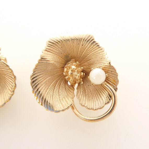 1950s Vintage gold three petal flower with a faux… - image 5