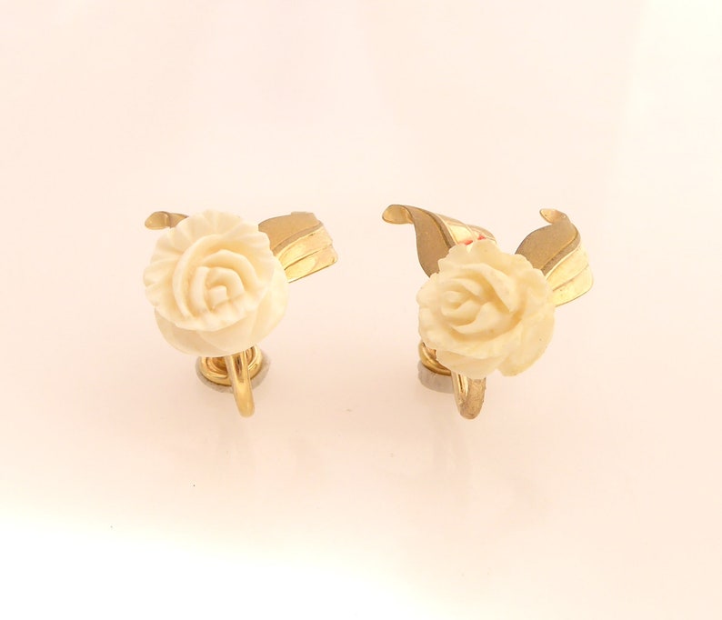 1940s Cultra 14kt gold filled leaves and carved celluloid flower dainty retro rockabilly feminine small delicate screw back earrings