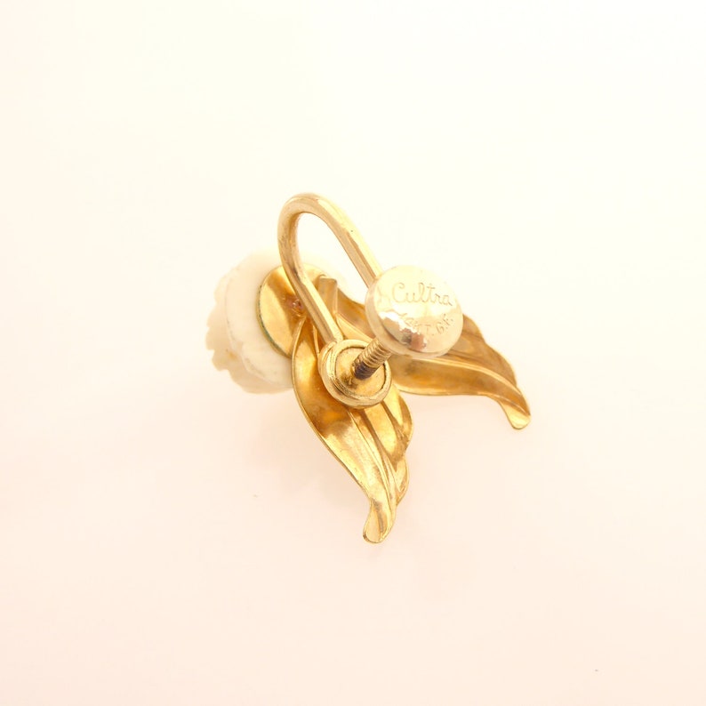 1940s Cultra 14kt gold filled leaves and carved celluloid flower dainty retro rockabilly feminine small delicate screw back earrings
