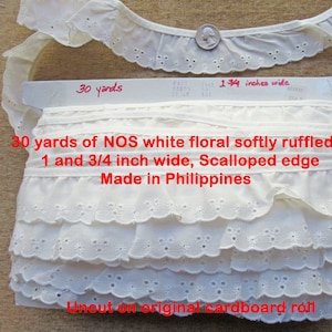Encaje con volantes NOS de 30 yardas, 1 y 3/4 pulgadas de ancho, borde festoneado, suave diseño floral blanco, fabricado en Filipinas, sin cortar en el rollo de cartón original