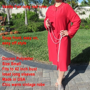 42 bust Vanity Fair robe, Snap front, Dacron Polyester, Sz S, Ruby red, Long sleeves, Made in USA, Shirred yoke, Inset sleeve Chic warm robe