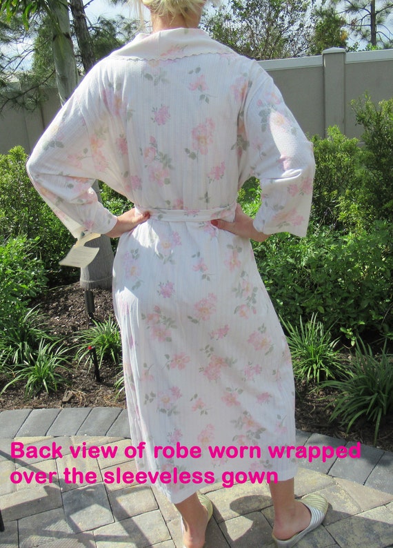 42 bust nightgown & robe set, Never worn with pap… - image 10