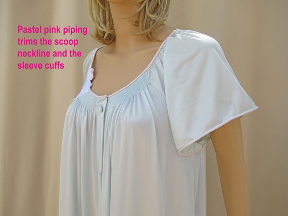 54 bust Vandemere robe, Knee length button front … - image 1