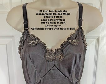 Czarny stanik z biustem 34" Wonder Maid Molded Magic, profilowany gorset, koronkowe wykończenie, lata 50. XX wieku, wyprodukowany w USA, nylon Antron, regulowane paski, metalowe suwaki