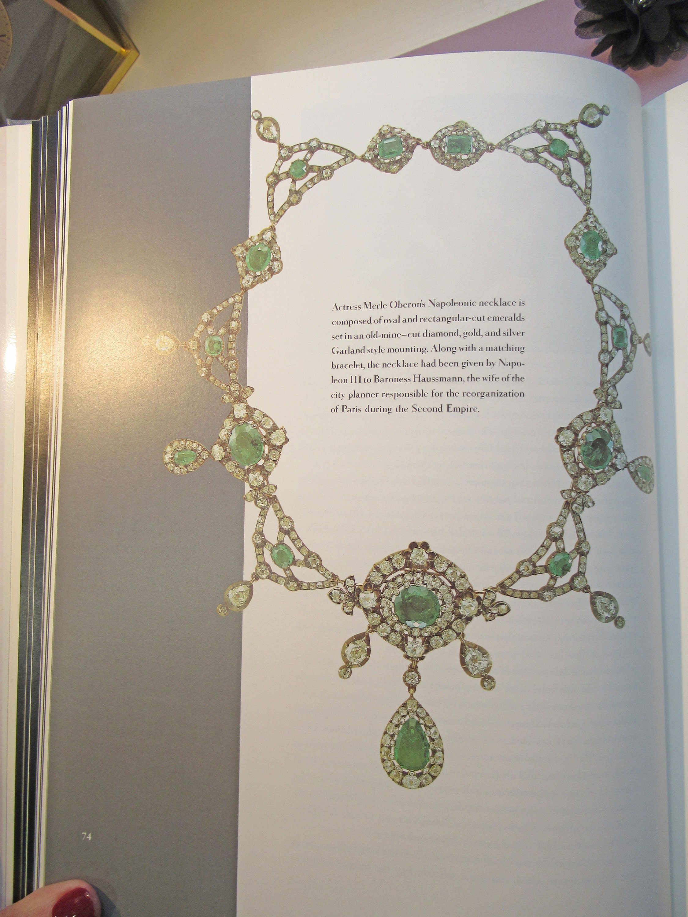 1992 Hardcover Edition, Hollywood Jewels Movies * Jewelry * Stars 1992 Hardcover Edition, Hollywood Jewels Movies * Jewelry * Stars