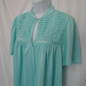 Vanity Fair robe, Sz MED 38 inch bust, Short sleeve, Teal, Knee length, Button front, Smocked yoke, Made in USA, Polyester/Nylon Vintage