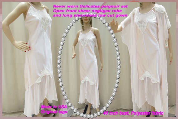 40 inch bust robe & nightgown set, Never worn Del… - image 1