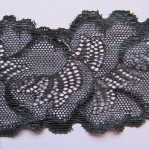 Schwarze 2 Zoll breite florale Stretch-Spitze, Kontinuierliches 20-Yard-Stück, beidseitig gewellte Kante, Verwendung für Stirnband, Tanz oder Gymnastik, Dessous