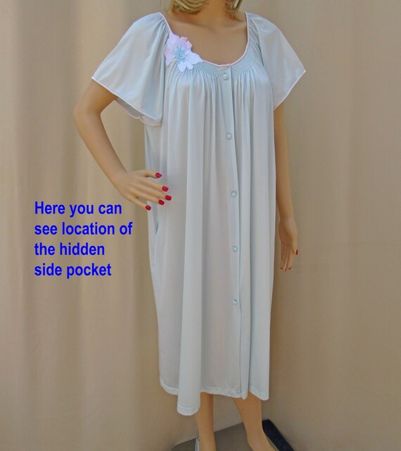 54 bust Vandemere robe, Knee length button front … - image 9