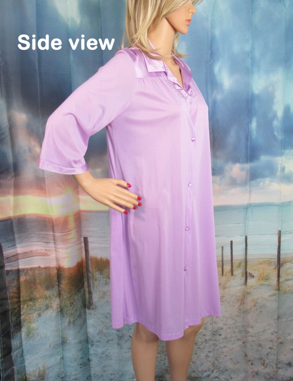 40 bust Vanity Fair robe, Pastel lavender nylon, … - image 3