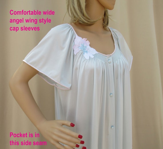 54 bust Vandemere robe, Knee length button front … - image 4