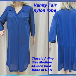 Sz MED Vanity Fair robe, Fits to 44 inch bust, Navy blue nylon, Applique trim at yoke, Made in USA, A line button front knee length, VTG