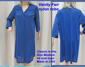 Sz MED Vanity Fair robe, Fits to 44 inch bust, Navy blue nylon, Applique trim at yoke, Made in USA, A line button front knee length, VTG