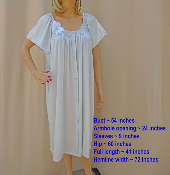 54 bust Vandemere robe, Knee length button front … - image 3