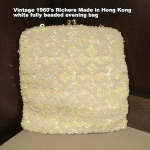 Richere beaded evening bag, 1960s, 7 by 7 inch size, 13 inch gold chain handle, Made in Hong Kong, White, Top kiss style clasp, VTF chic