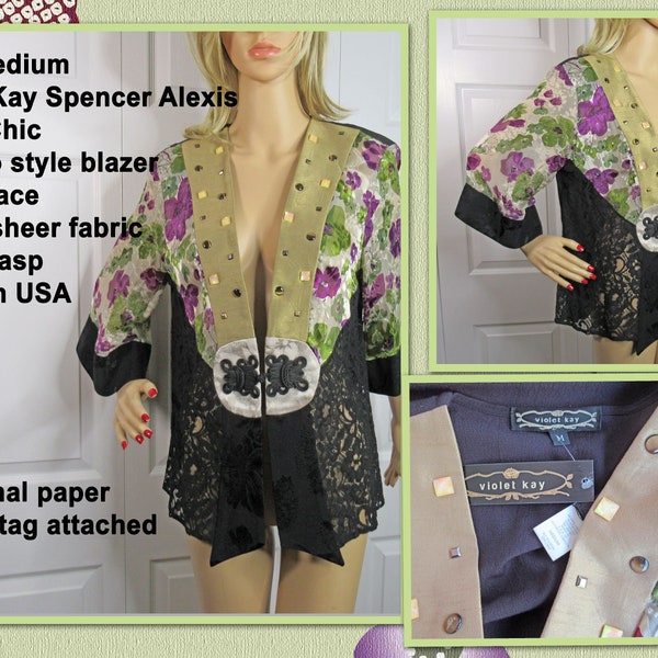 Sz Medium Violet Kay Spencer Alexis Boho Chic blazer de style kimono, Dentelle noire, Tissu transparent floral, Fermoir grenouille, Violet/vert/or, Made USA