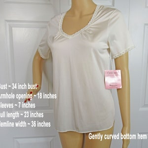 Cuddlemere Sz Small tee shirt style camisole, Fits 34 inch bust, Beige, Original paper tag, Lace trim V-neck & cuffs, Nylon, VTG Made in USA