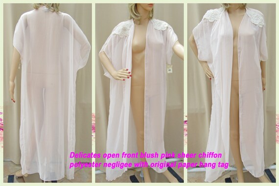 40 inch bust robe & nightgown set, Never worn Del… - image 5