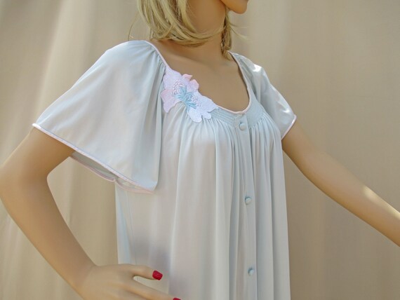 54 bust Vandemere robe, Knee length button front … - image 10