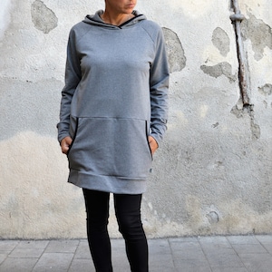 Hoodie sweater dress in gray with kangaroo pocket and sporty casual look image 4