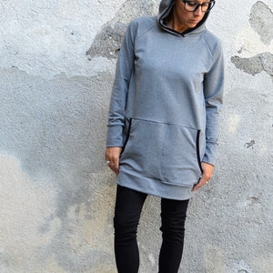 Hoodie sweater dress in gray with kangaroo pocket and sporty casual look image 6