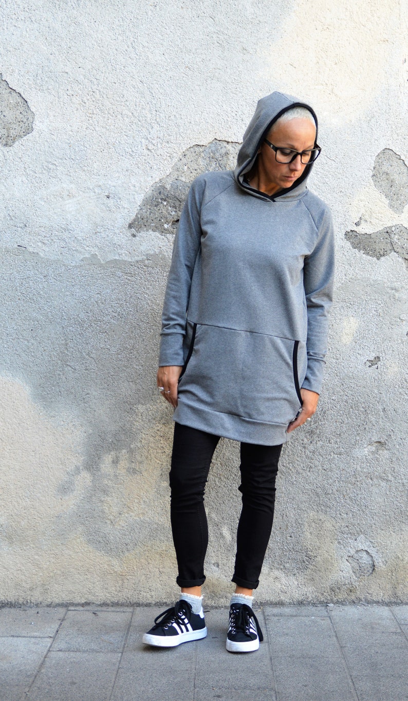 Hoodie sweater dress in gray with kangaroo pocket and sporty casual look image 6