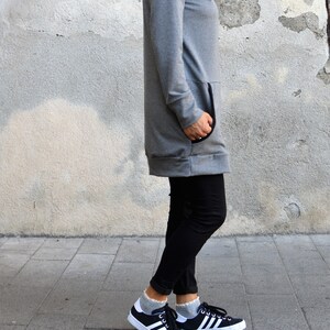 Hoodie sweater dress in gray with kangaroo pocket and sporty casual look image 3