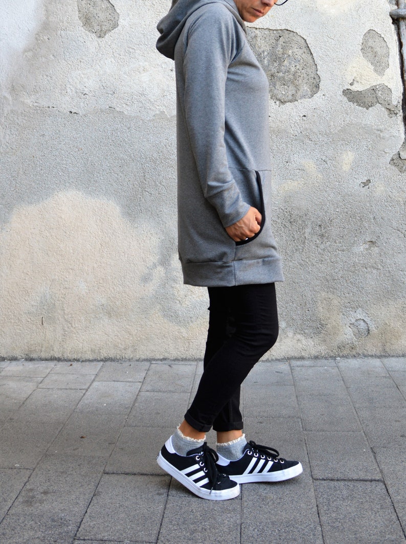 Hoodie sweater dress in gray with kangaroo pocket and sporty casual look image 3