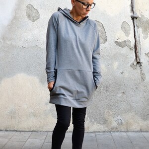 Hoodie sweater dress in gray with kangaroo pocket and sporty casual look image 5