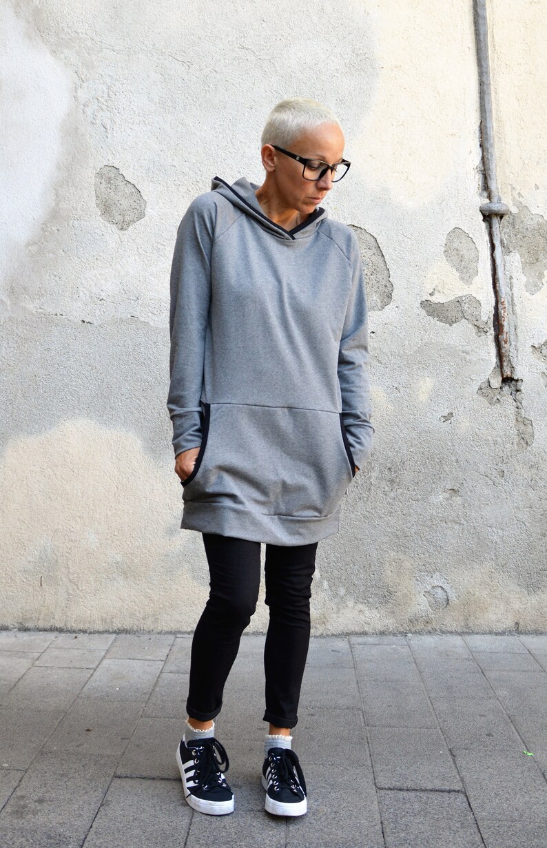 Hoodie sweater dress in gray with kangaroo pocket and sporty casual look image 5