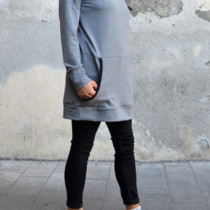 Hoodie sweater dress in gray with kangaroo pocket and sporty casual look image 2