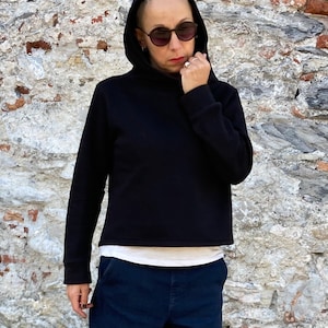 Organic Cotton Hoodie – Minimalist & Stylish | Made in Italy | Eco-Friendly Activewear for Dynamic Women