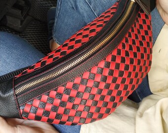 Riñonera de cuero trenzado: bolso bandolera para mujer