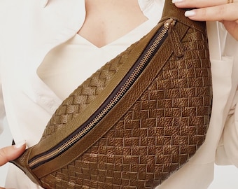 Riñonera de cuero tipo bandolera: bolso cruzado tejido