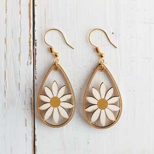 Boucles d'oreilles fleur de camomille (peinte) bois découpé au laser Svg