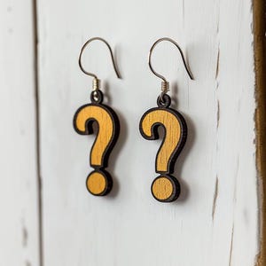 Pendientes de madera con signo de interrogación cortados con láser Svg