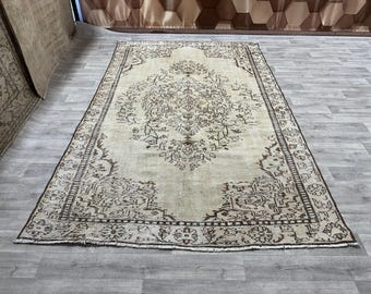 Alfombra Oushak beige y marrón de 6x9 pies, alfombra turca vintage para sala de estar, hecha a mano, 5.6x8.9 pies.
