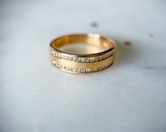 Vintage Natural Diamond and 10k Yellow Gold Band